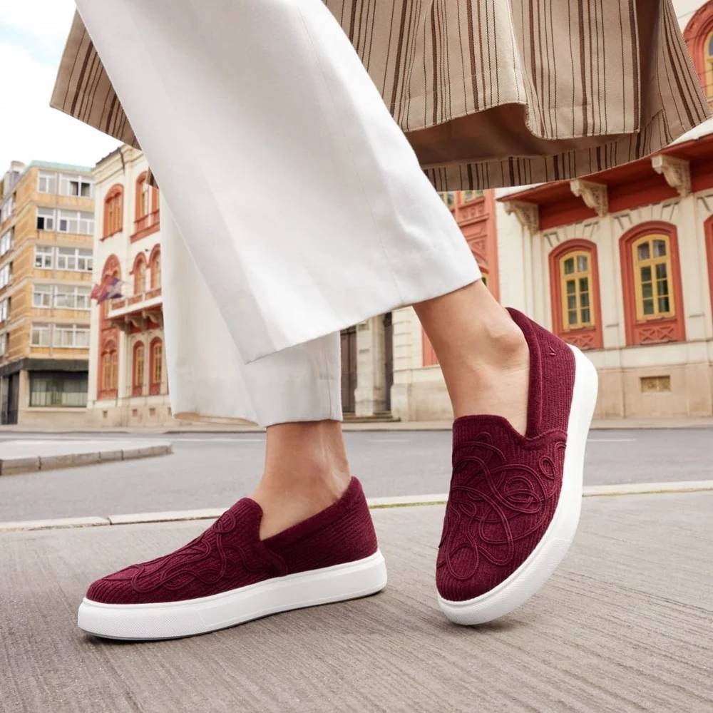 VIVAIA Unisex V-Tune Burgundy Velvet Embroidered Slip On Sneakers Size US 9